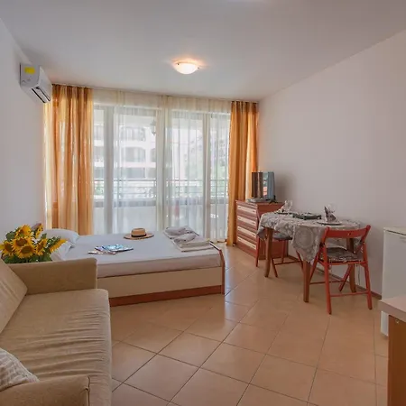 Pmg Laguna Apartmanhotel Napospart