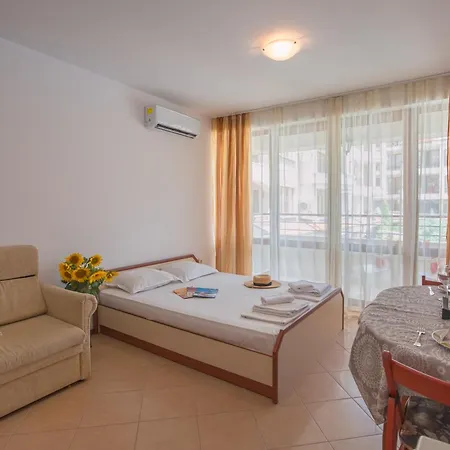 Pmg Laguna Aparthotel 3*